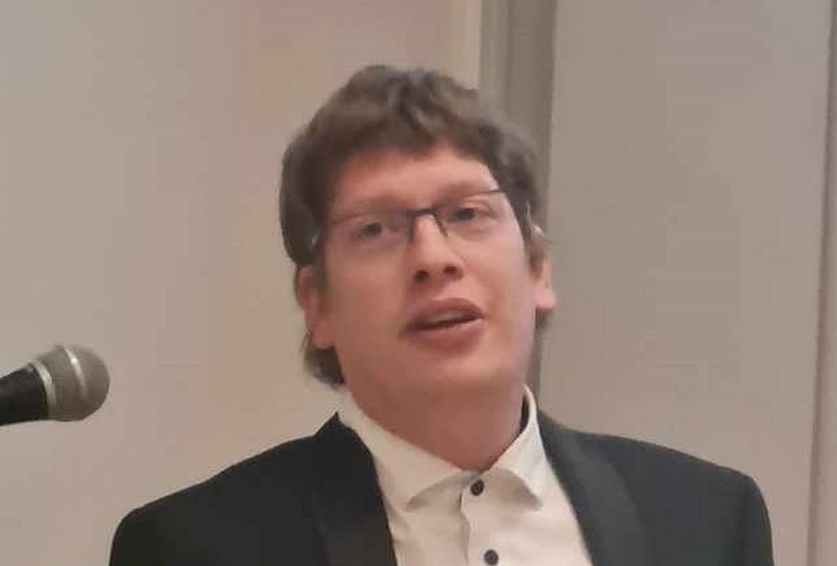 
							 | II. évad 5. adás: A kabaré 
							