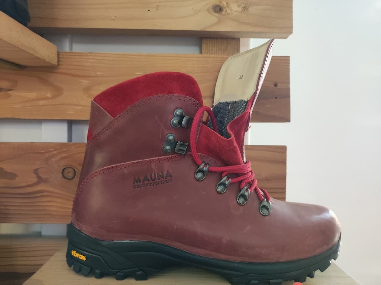 
							 MAUNA -- A magyar, kézzel készült prémium túrabakancs 
							