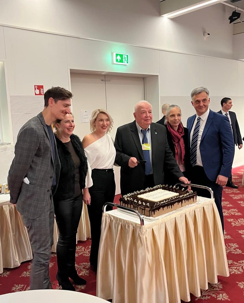 
							 A "pápai emberünk" - Signor Béla Szomráky  
							