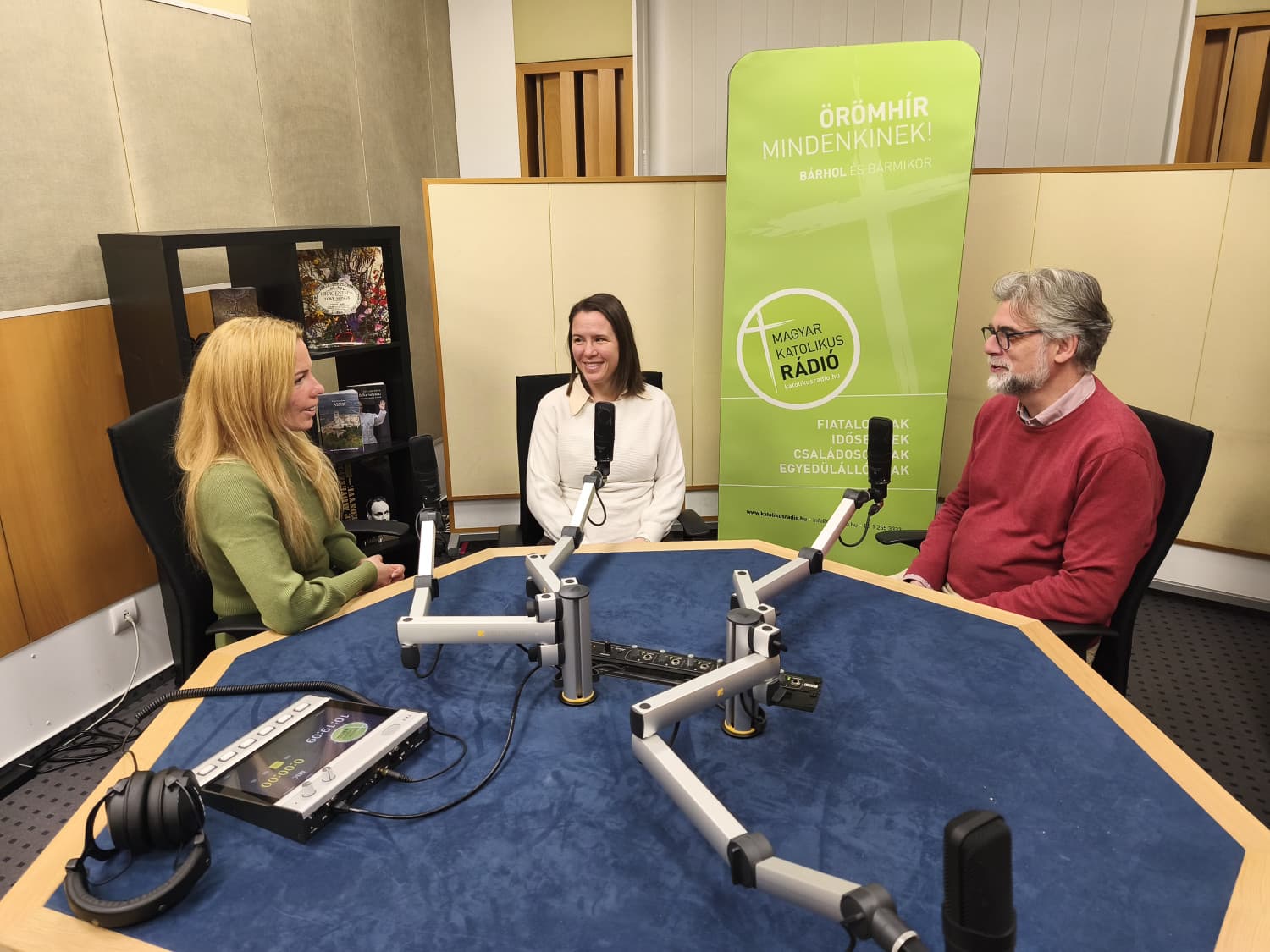 
							 Merj randizni Kapcsolatműhely. Ismerkedés és párkeresés kalauz.  
							