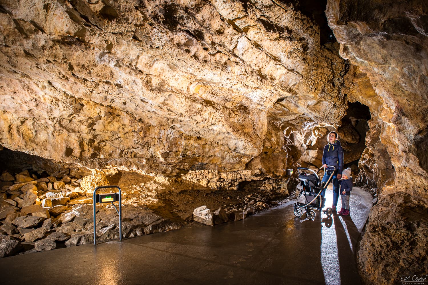 
							 Föld alatti csodák - Barlangok Hónapja 
							