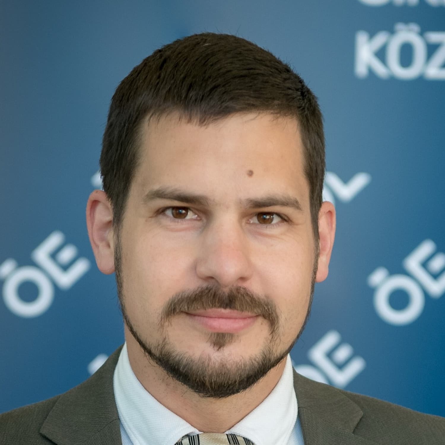 
							 Robotok meg humanoid robotok.| És a mesterséges intelligencia. 
							