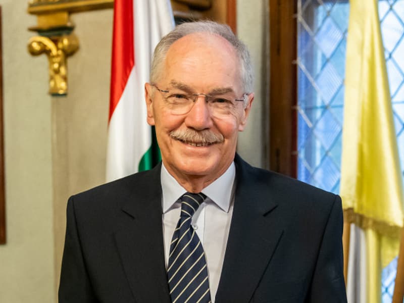 
							 Tulassay Tivadar gyermekgyógyász orvosprofesszor, az MTA rendes tagja, a SOTE korábbi rektora|  
							