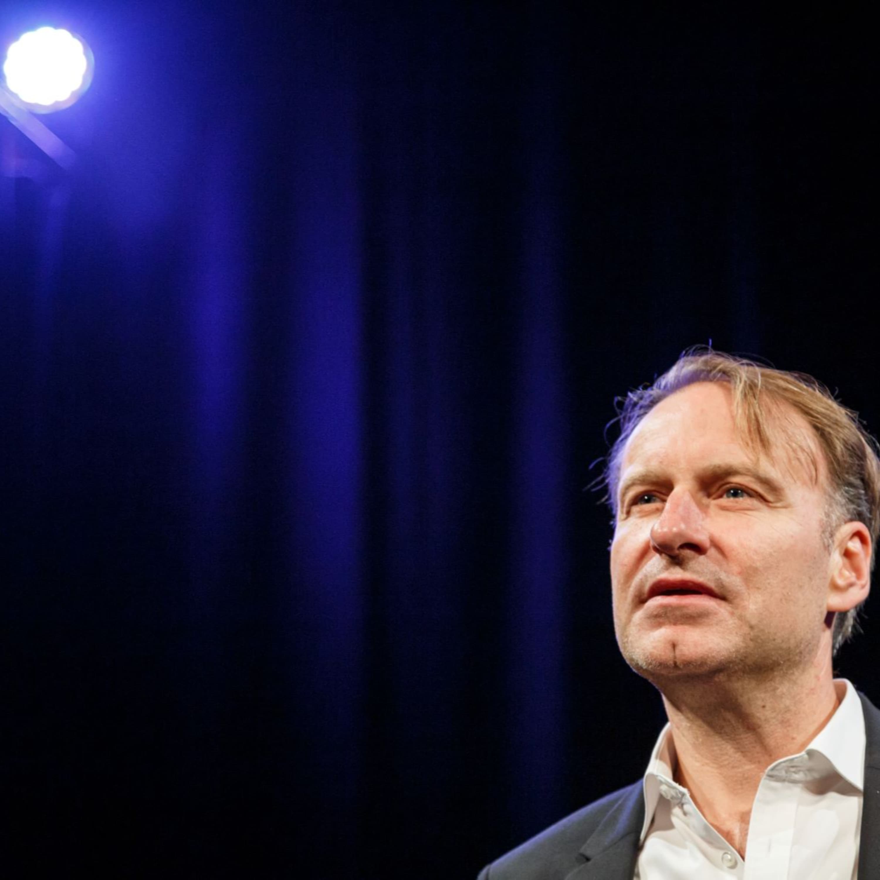 A cégvezető Sághy Tamással és Háy Jánossal