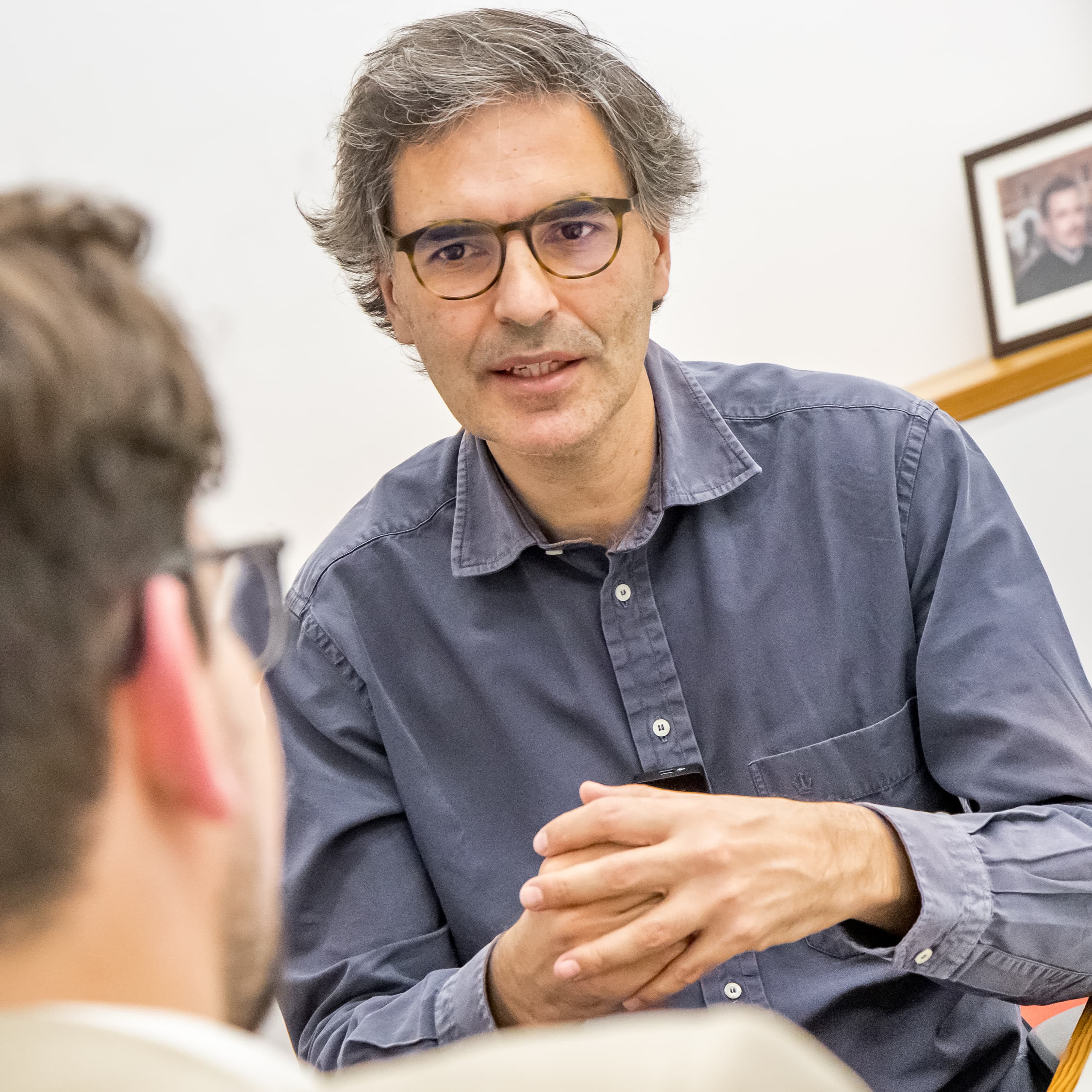 „A formálódáshoz időre, bizalomra és közösségre van szükség” – interjú Carles Gil generálissal