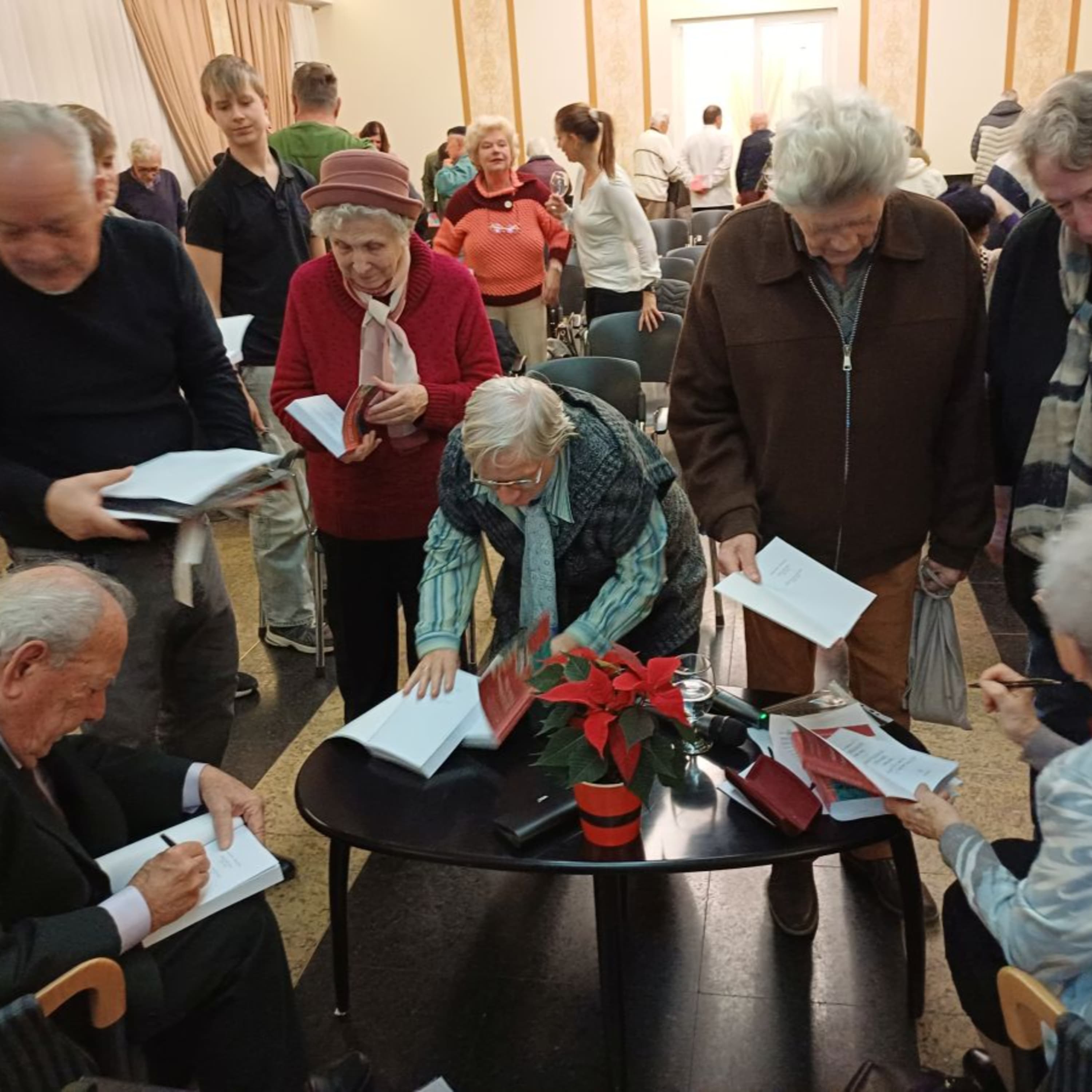 150 év kormetszete az Aradi színlapok című könyv