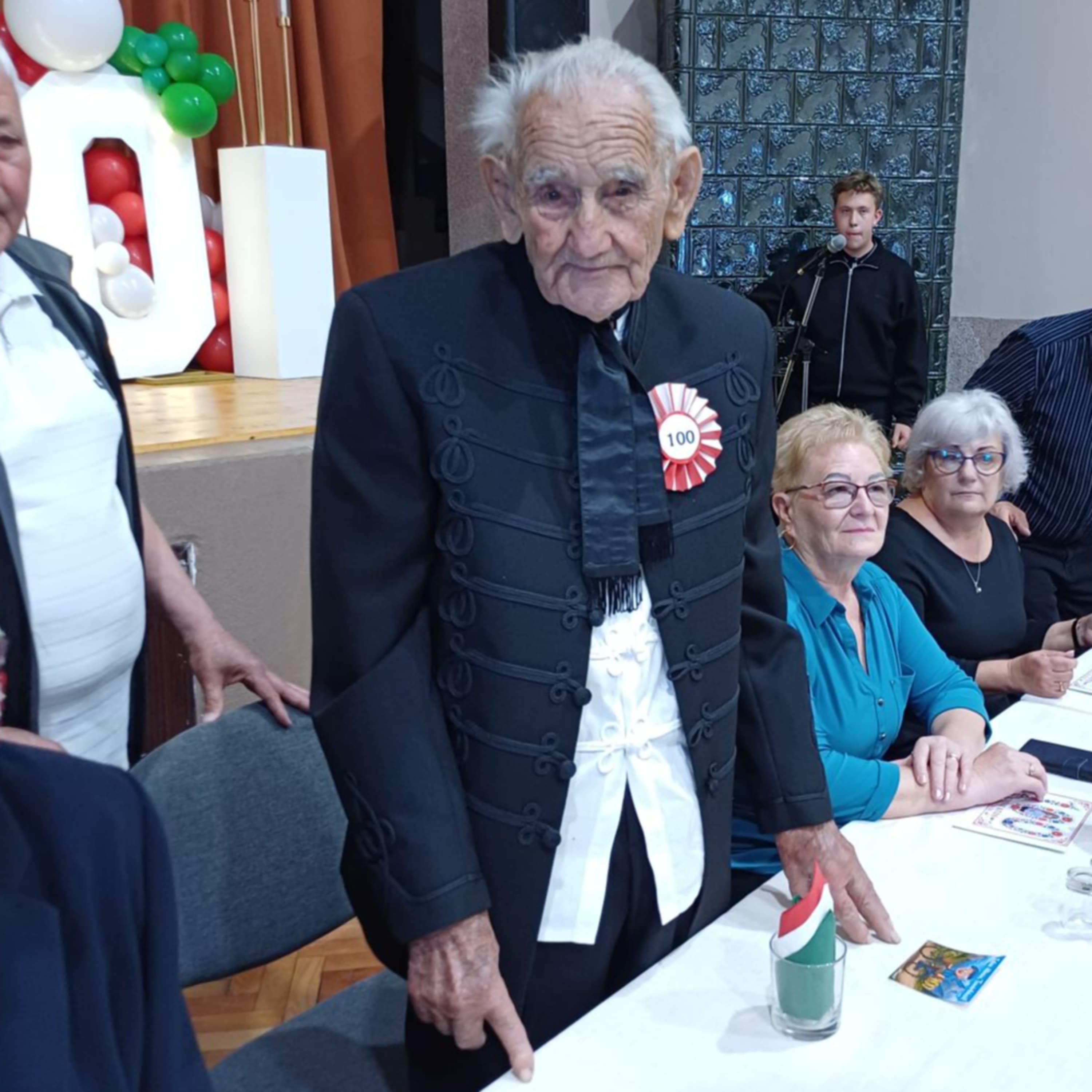 Benedek Sándor köszöntése 100. születésnapján