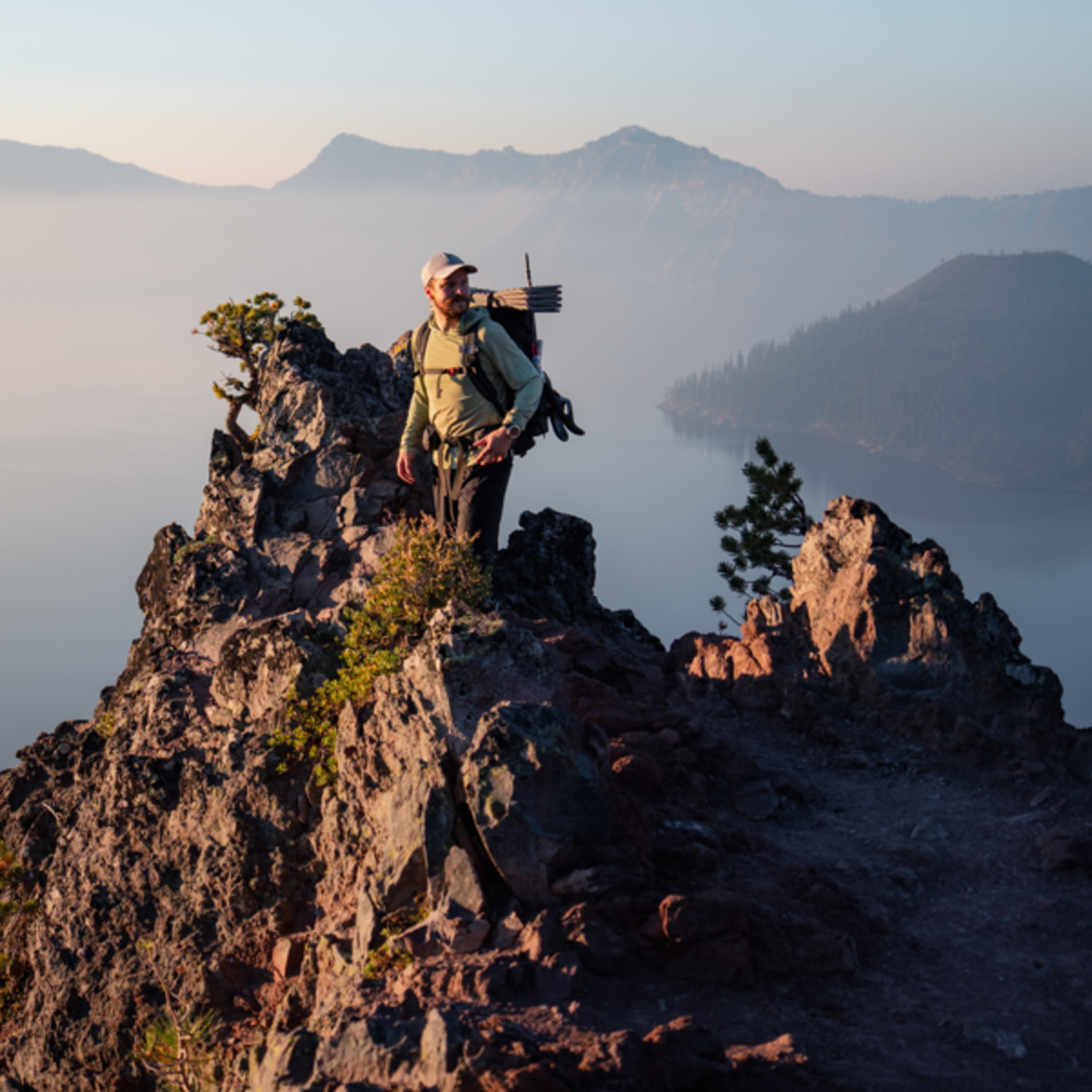 Úton a világ vége felé Makra Ákossal