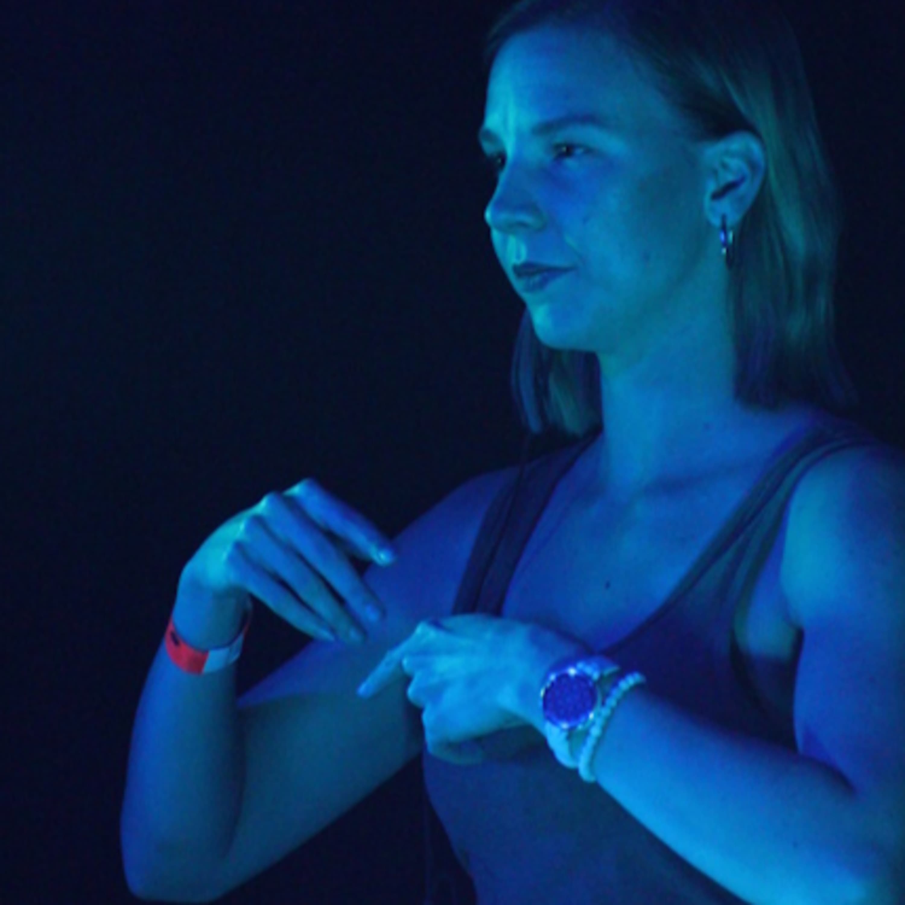 Jeltolmács és rock-Szarvas Gabriella