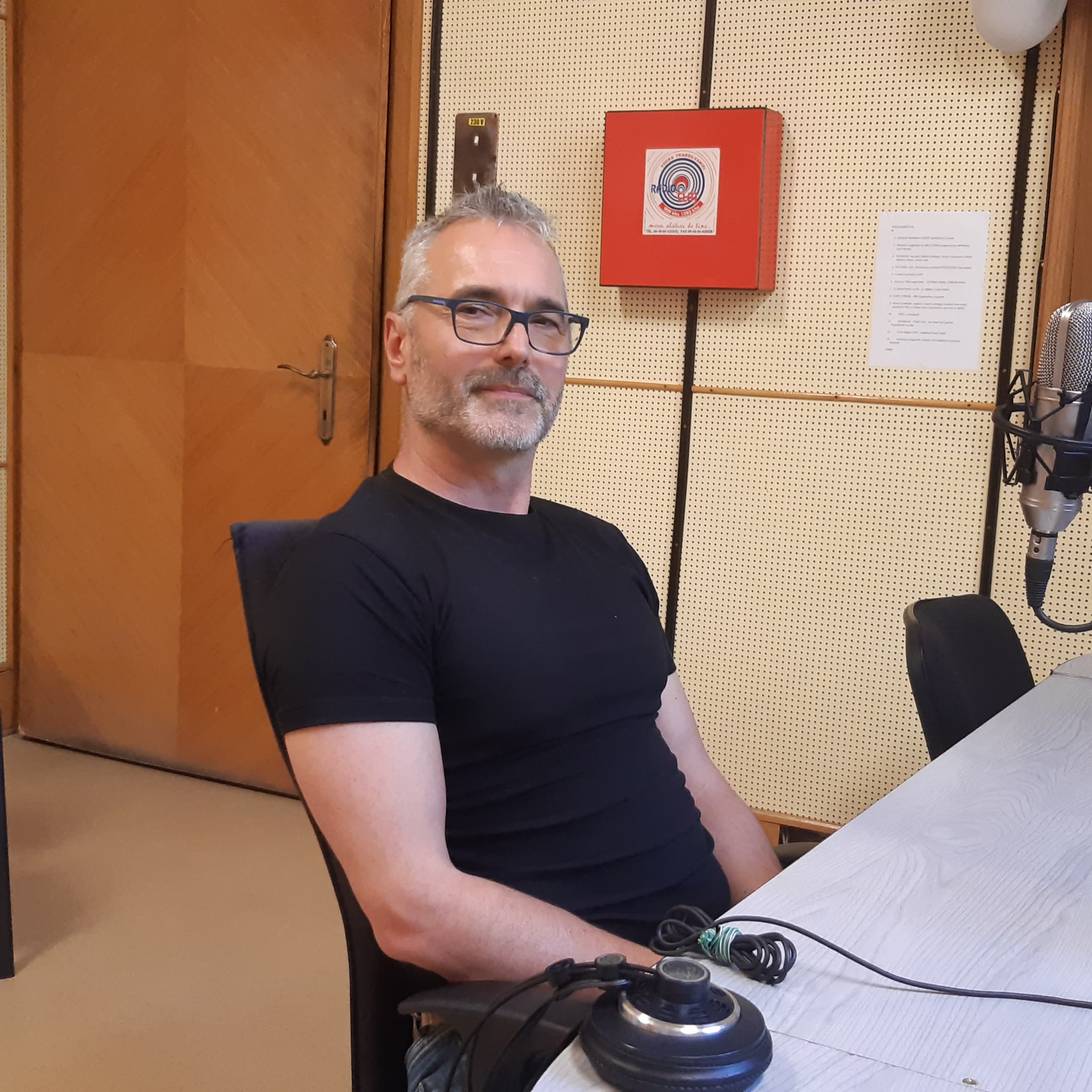 SAJTÓKLUB: Facebook- és sorozatfüggőség